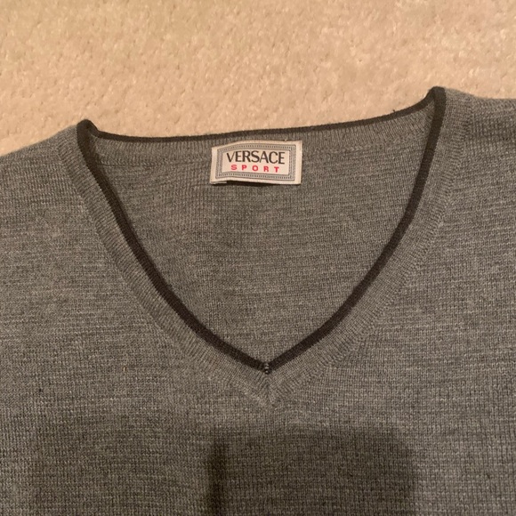 Authentic Gianna Versace V-Neck Sweater like New M! Absolutely beautiful Sweater - Picture 5 of 8